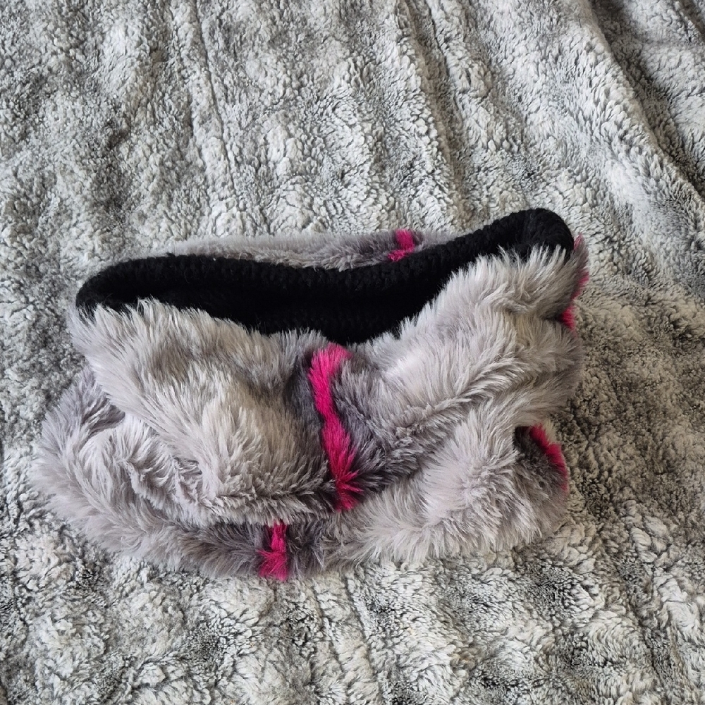 Juicy Couture 🖤 Faux Fur Neck Warmer (637)